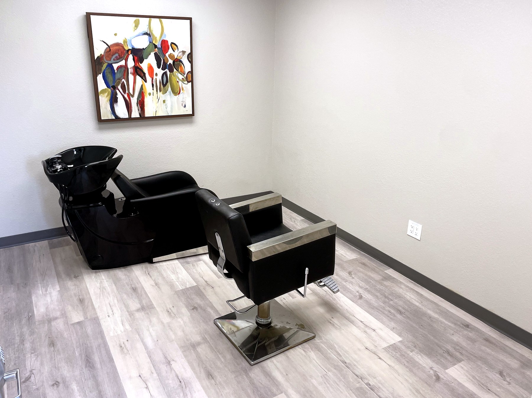Suite 30 at Bellevana Salon Suites in Katy